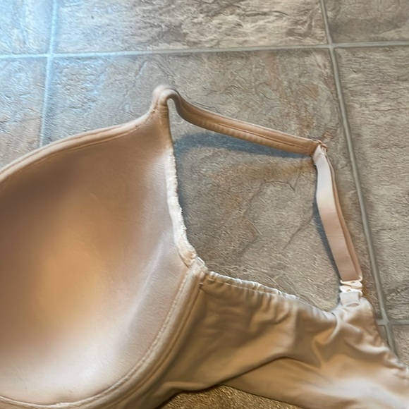 Victoria’s Secret Bra - Body by Victoria Lined Perfect Coverage - Picture 5 of 6